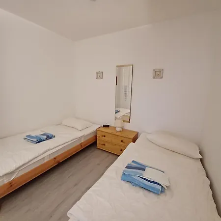 Luebker, Fp L-3-8 Apartman